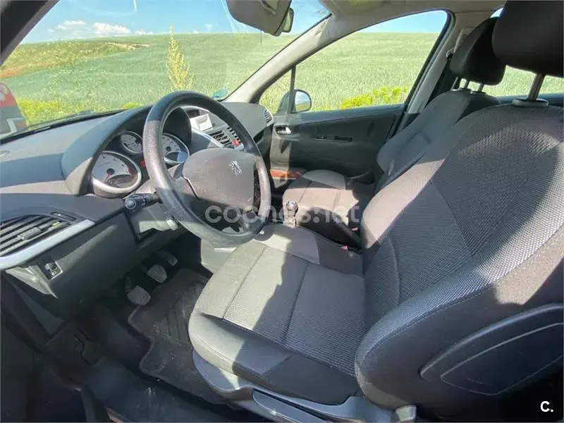Usado Peugeot 207 Active 75 CV (55 kW) 2011 Negro Berlina