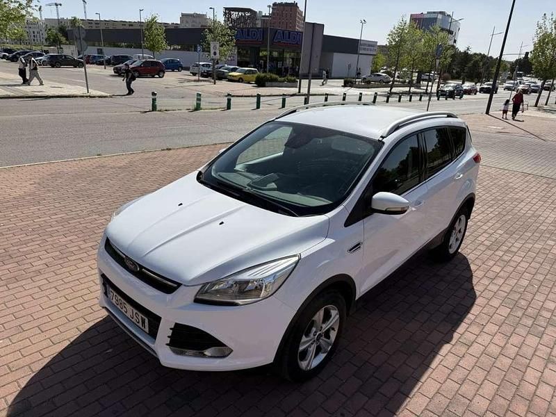 Usado Ford Kuga Trend 120 HP (88 kW) 2017 Branco SUV