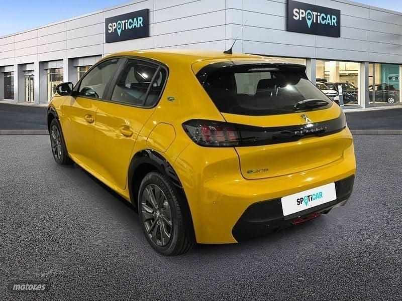 Usado Peugeot 208 Active 100 kW (136 CV) 2023 Amarillo Utilitario