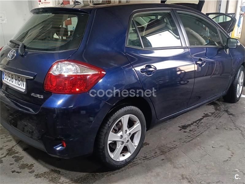 Usado Toyota Auris Active 132 CV (97 kW) 2011 Azul Utilitario