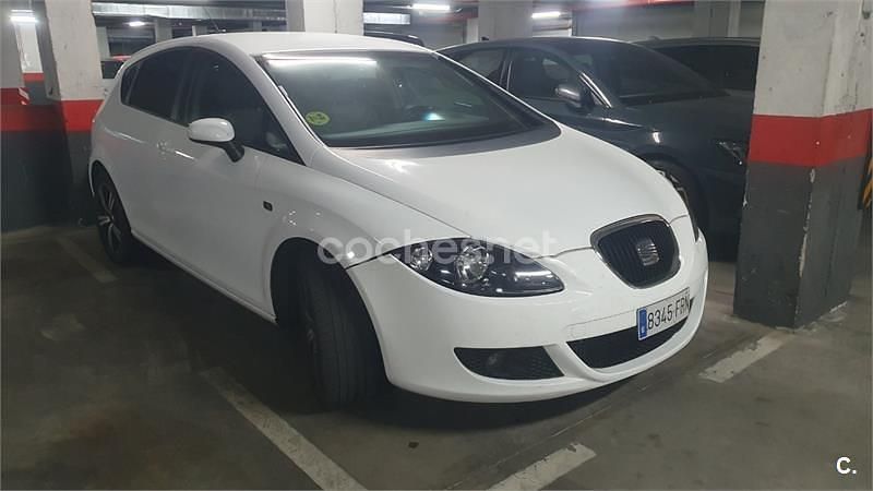 Usado Seat Leon Reference 105 CV (77 kW) 2007 Blanco Berlina