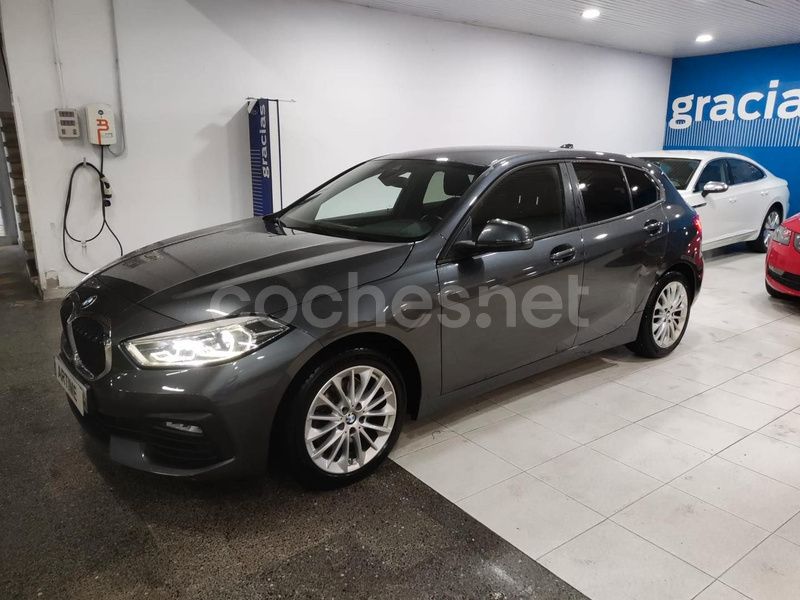 Gris / plata Usado 2020 BMW 118 Utilitario | 21.900 € (Un poco caro) - Imagen 1/4