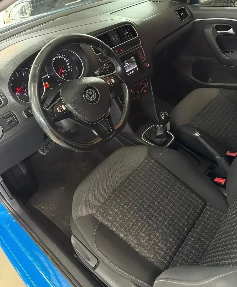 Usado VW Polo Advance 90 CV (66 kW) 2016 Azul Utilitario
