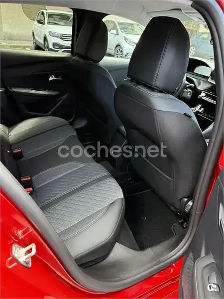 Nuevo Peugeot 208 Allure 100 CV (73 kW) 2025 Rojo Utilitario