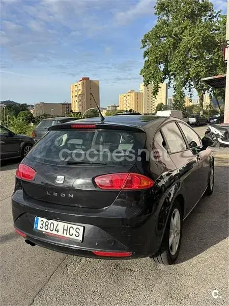 Usado Seat Leon Style 125 CV (91 kW) 2011 Negro Utilitario