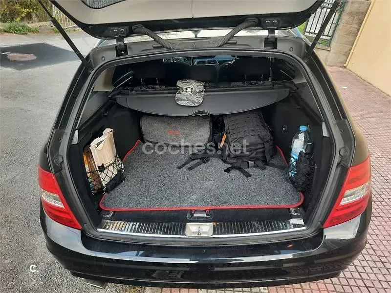 Usado Mercedes C220 Elegance 170 CV (125 kW) 2014 Negro Familiar