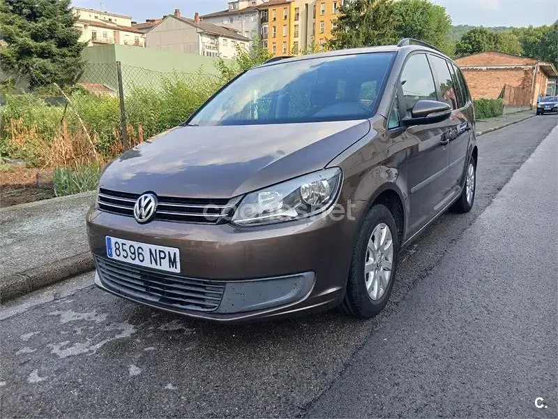 Usado VW Touran Advance 105 CV (77 kW) 2012 Granate Monovolumen
