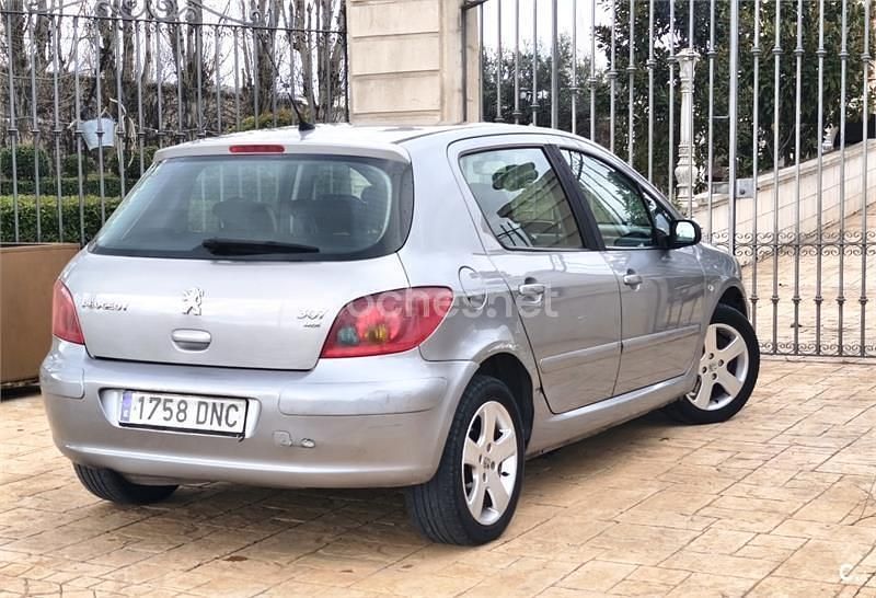 Usado Peugeot 307 136 CV (100 kW) 2005 Gris / plata Berlina