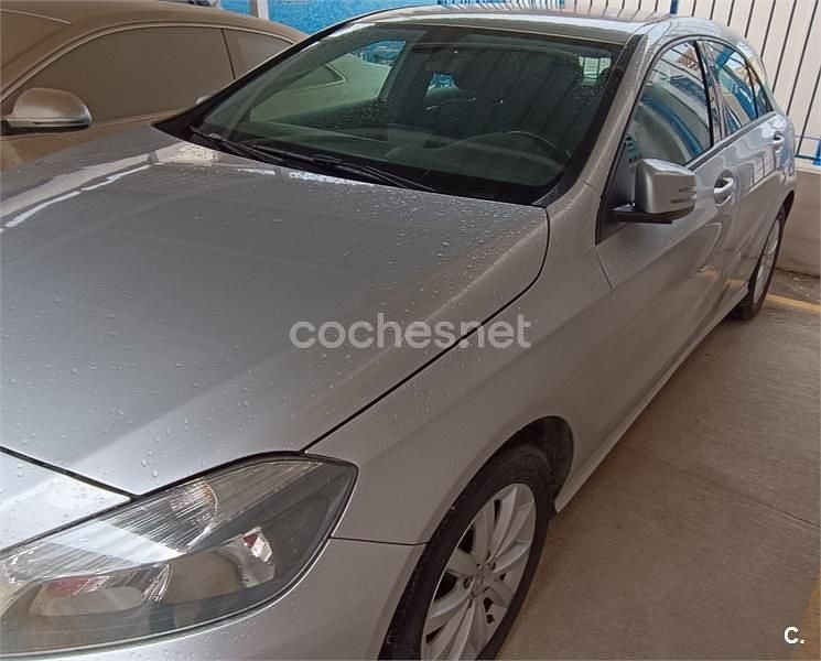 Usado Mercedes A180 Style 109 CV (80 kW) 2016 Gris / plata Berlina