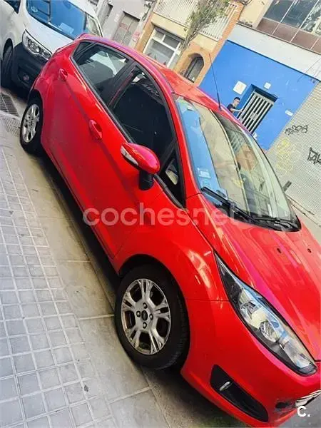 Usado Ford Fiesta Titanium 100 CV (73 kW) 2013 Rojo Berlina