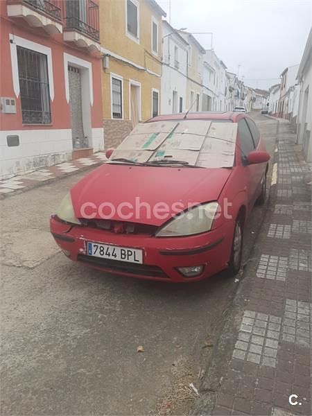Usado Ford Focus Trend 115 CV (84 kW) 2001 Rojo Berlina