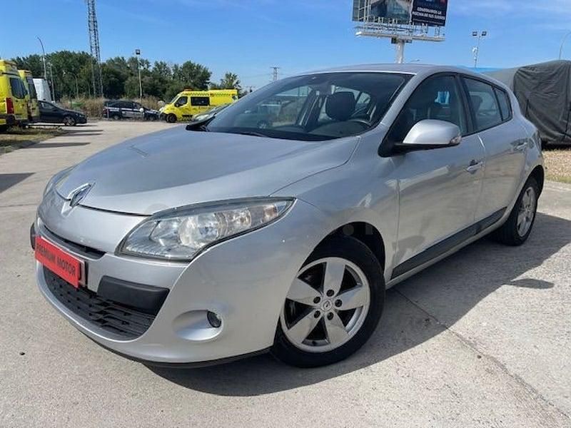 Usado Renault Mégane Dynamique 110 CV (80 kW) 2011 Gris / plata Berlina