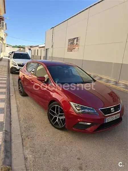Usado Seat Leon FR 150 CV (110 kW) 2018 Rojo Berlina