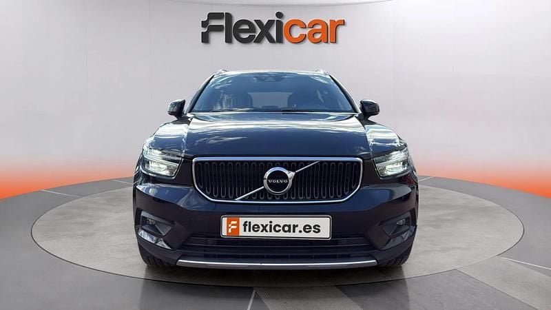 Käytetty Volvo XC40 Momentum 197 HP (144 kW) 2020 Musta Katumaasturi