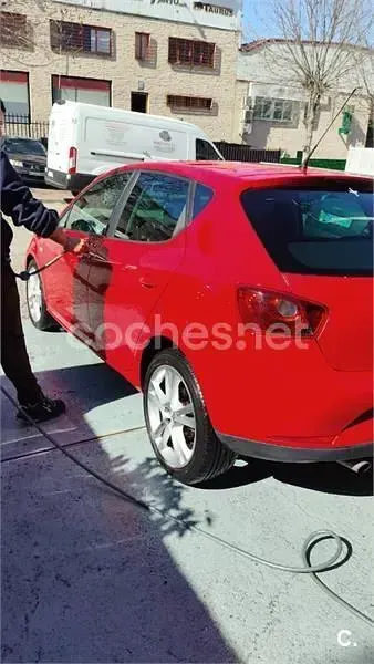 Usado Seat Ibiza 105 CV (77 kW) 2010 Rojo Berlina