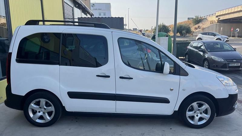 Usado Peugeot Partner Tepee Outdoor 115 CV (84 kW) 2014 Blanco Monovolumen