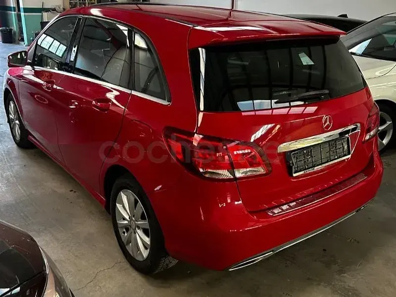 Usado Mercedes B220 177 CV (130 kW) 2016 Rojo Utilitario