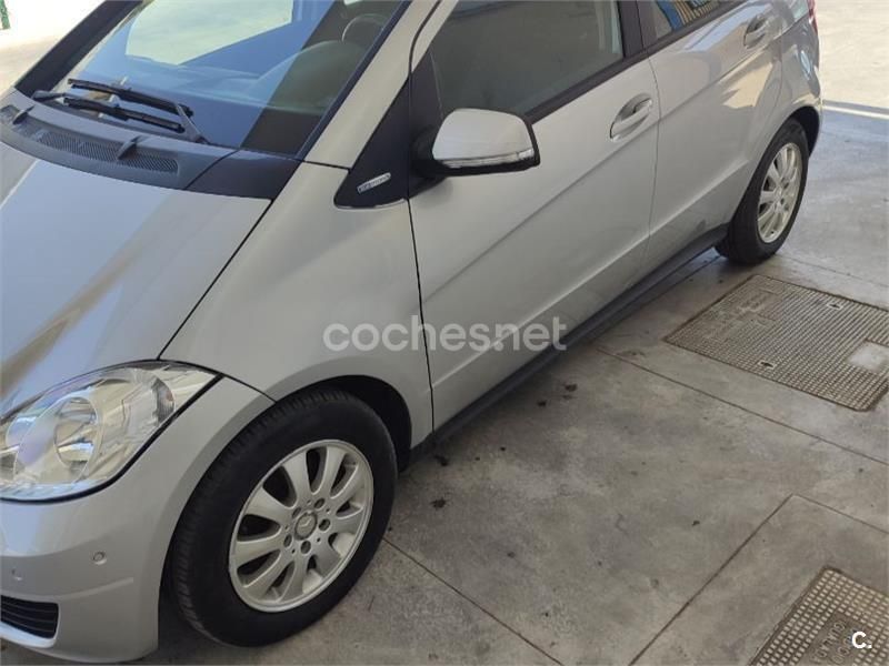 Usado Mercedes A160 82 CV (60 kW) 2011 Gris / plata Monovolumen