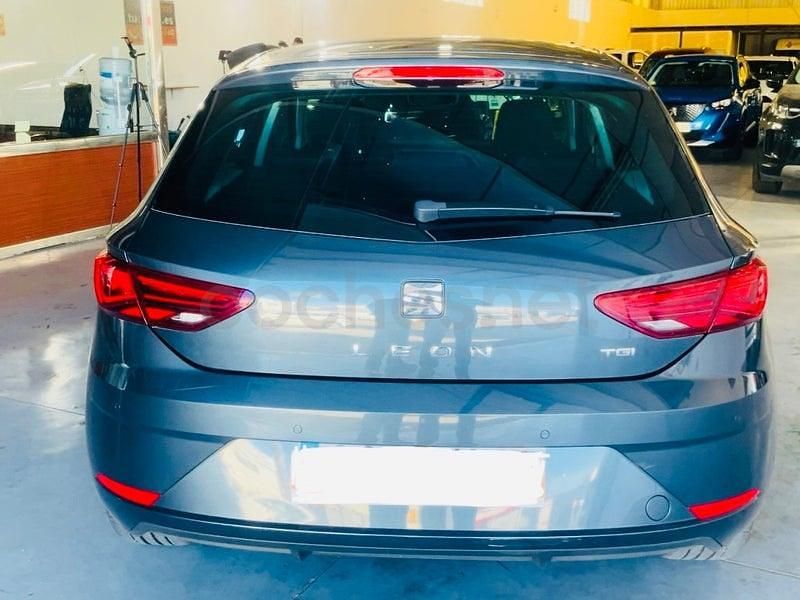 Usado Seat Leon XCELLENCE 130 CV (95 kW) 2019 Gris / plata Berlina