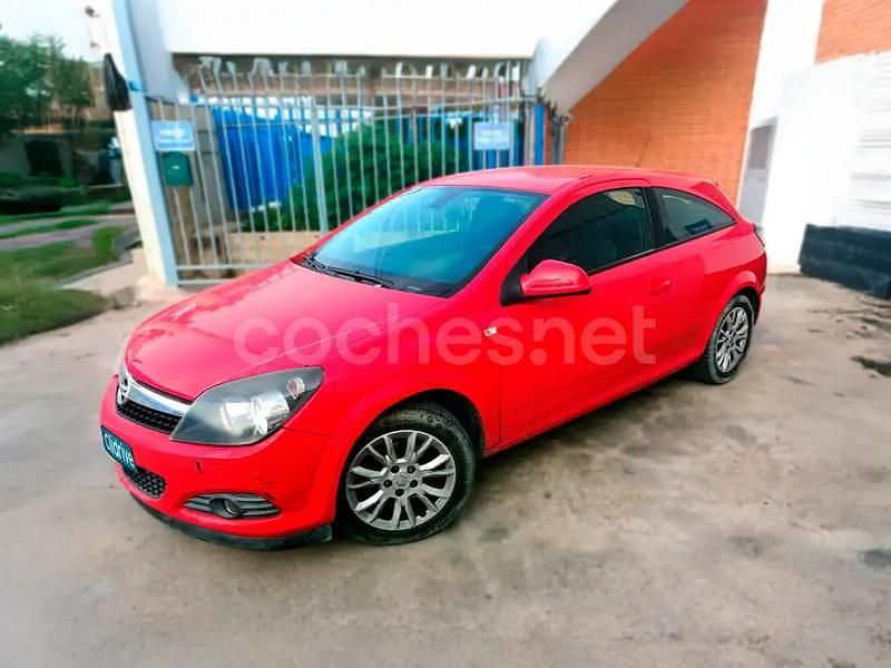 Usado Opel Astra Cosmo 110 CV (80 kW) 2009 Rojo Berlina