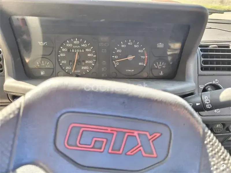 Usado Peugeot 205 GTi 95 CV (69 kW) 1990 Rojo Berlina