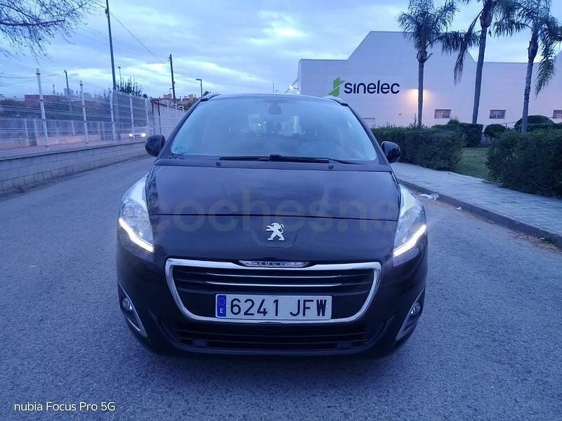 Usado Peugeot 5008 Access 120 CV (88 kW) 2015 Negro Monovolumen