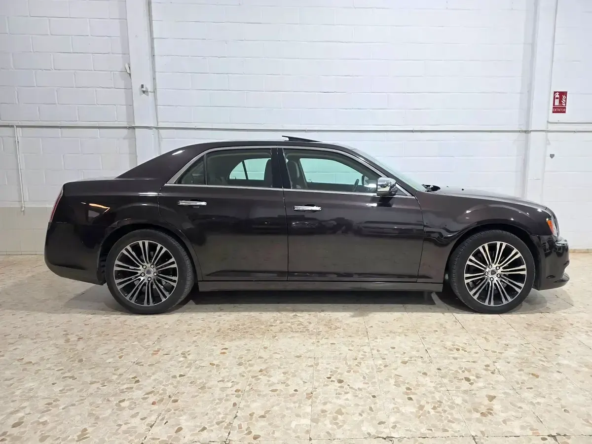 Usado Chrysler 300C Executive 240 CV (176 kW) 2013 Marrón Berlina