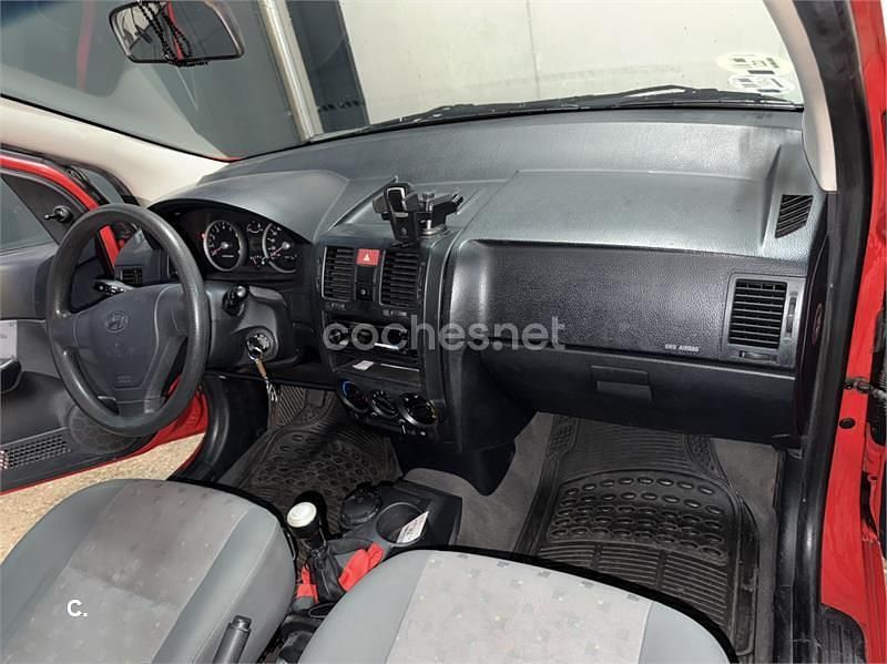 Usado Hyundai Getz 63 CV (46 kW) 2005 Rojo Utilitario