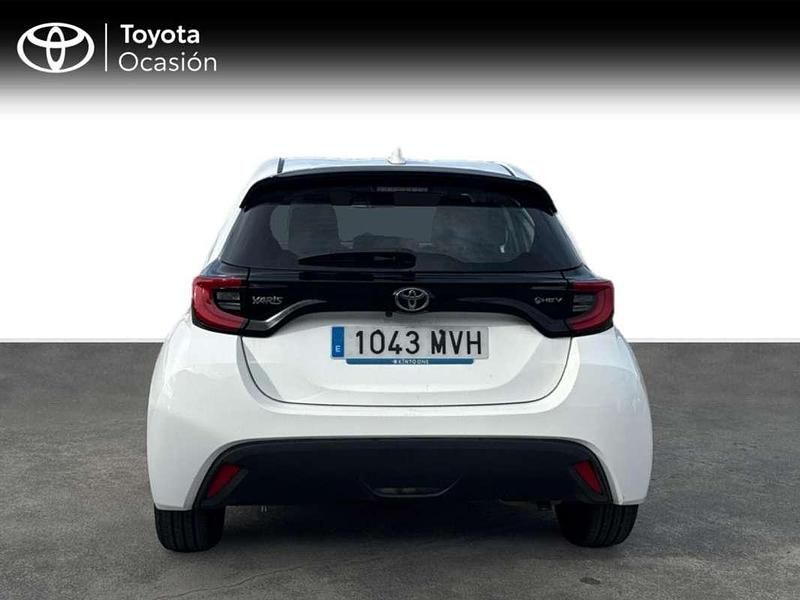 Usado Toyota Yaris Hybrid Active 116 CV (85 kW) 2024 Blanco Utilitario