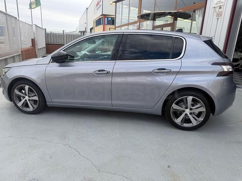 Usado Peugeot 308 Allure 120 CV (88 kW) 2016 Gris / plata Berlina