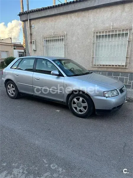 Usado Audi A3 Ambiente 110 CV (80 kW) 2000 Gris / plata Utilitario