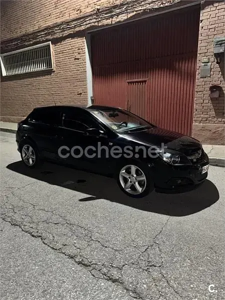 Usado Opel Astra GTC Sport 120 CV (88 kW) 2006 Negro Berlina