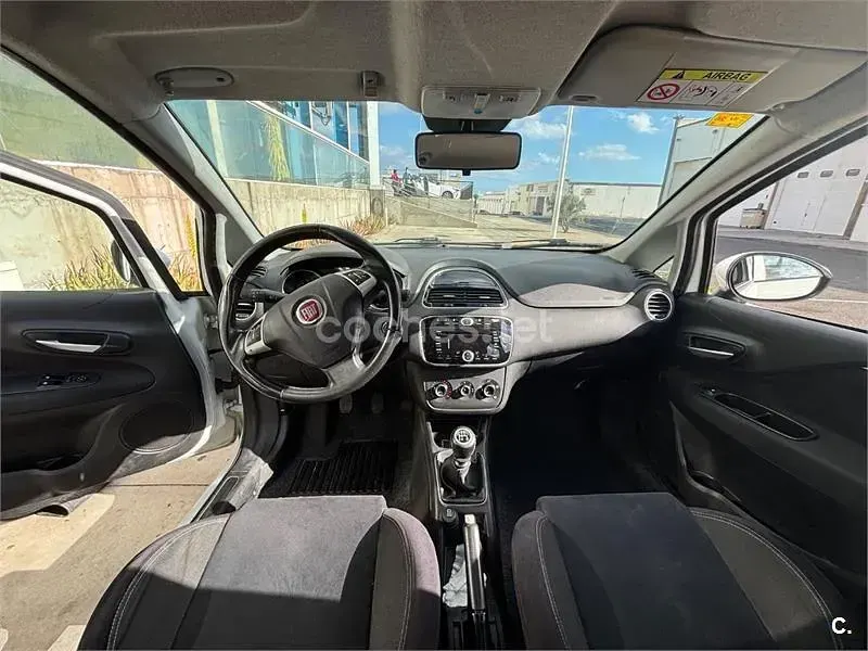 Usado Fiat Punto Easy 77 CV (56 kW) 2015 Blanco Utilitario