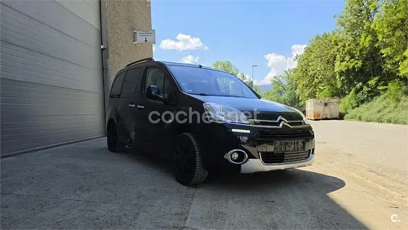 Usado Citroën Berlingo Feel 120 CV (88 kW) 2014 Negro Monovolumen