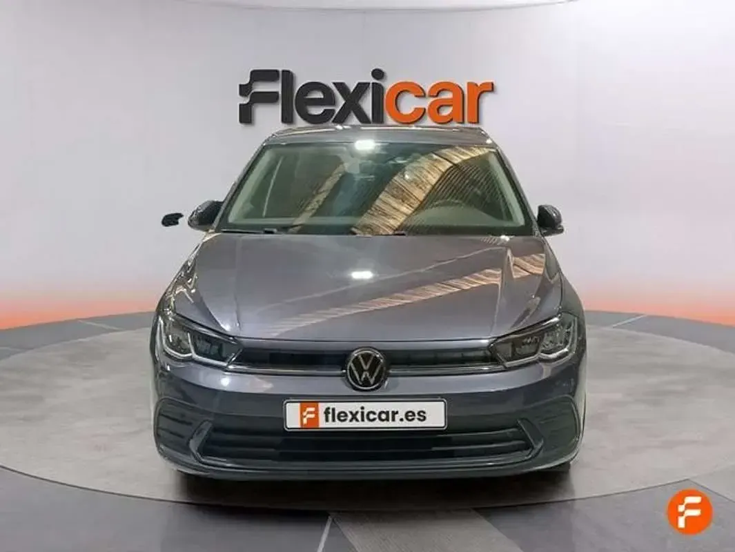 Usado VW Polo Life 95 CV (69 kW) 2022 Gris Utilitario