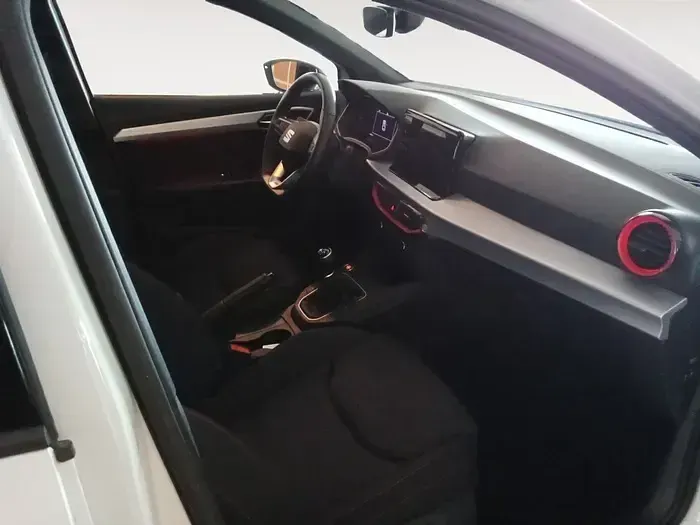 Usado Seat Ibiza FR 115 CV (84 kW) 2025 Blanco Utilitario