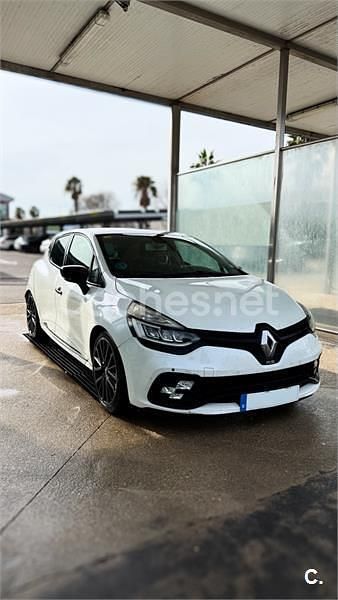 Begagnad Renault Clio IV Trophy 220 HK (161 kW) 2018 Vit Sedan