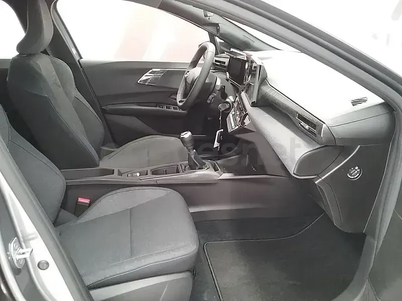Nuevo Renault Clio V Evolution 114 CV (83 kW) 2026 Gris / plata Berlina