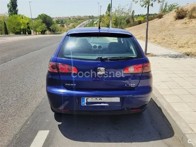 Usado Seat Ibiza 100 CV (73 kW) 2002 Azul Utilitario