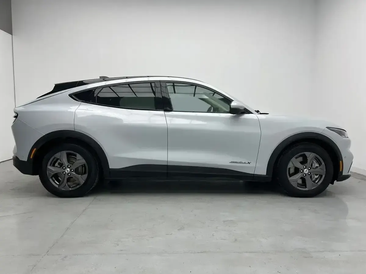 Begagnad Ford Mustang Mach-E Extended Range 216 kW (294 HK) 2021 Vit SUV