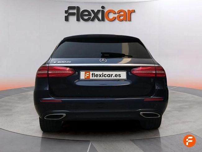 Usado Mercedes E300 320 CV (235 kW) 2020 Azul Familiar