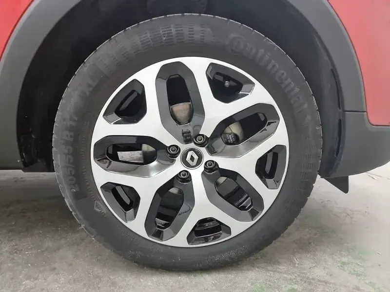 Usado Renault Captur Zen 90 CV (66 kW) 2019 Rojo SUV