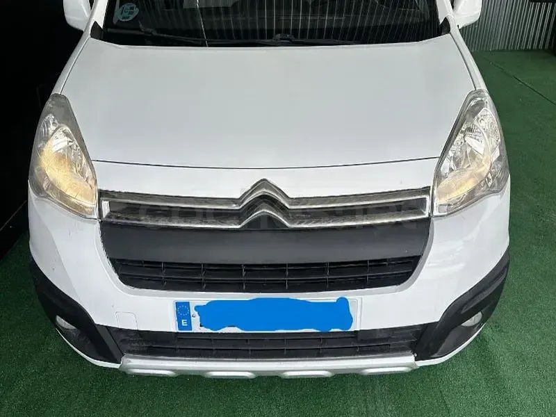 Usado Citroën Berlingo Live 75 CV (55 kW) 2018 Blanco Monovolumen