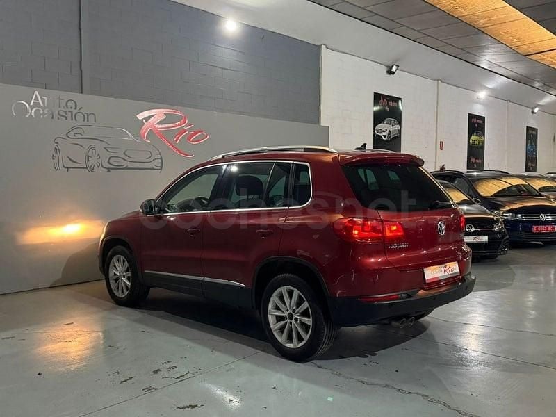 Usado VW Tiguan Sportline 140 CV (102 kW) 2015 Granate SUV