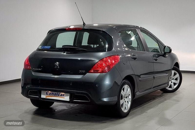 Usado Peugeot 308 Active 92 CV (67 kW) 2013 Gris Berlina