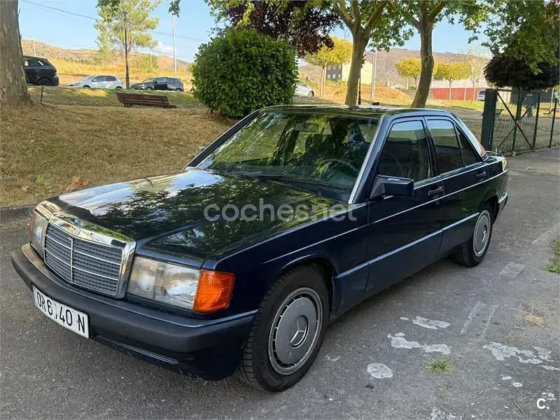 Usado Mercedes 190 126 CV (92 kW) 1993 Azul Berlina