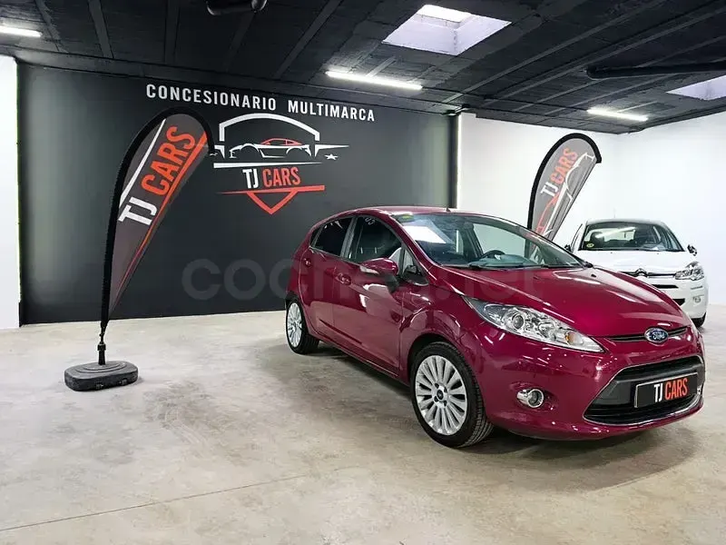 Usado Ford Fiesta Titanium 120 CV (88 kW) 2010 Violeta / lila Berlina