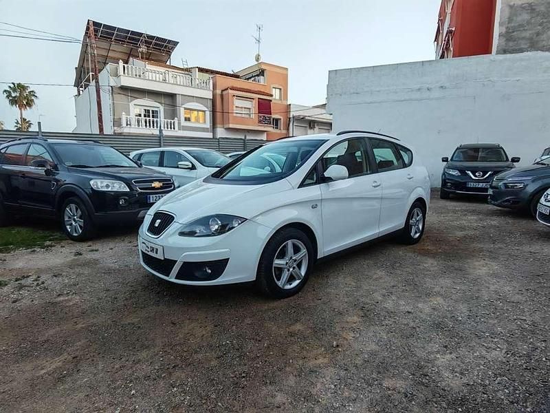 Usado Seat Altea XL Ecomotive 105 CV (77 kW) 2013 Blanco Monovolumen