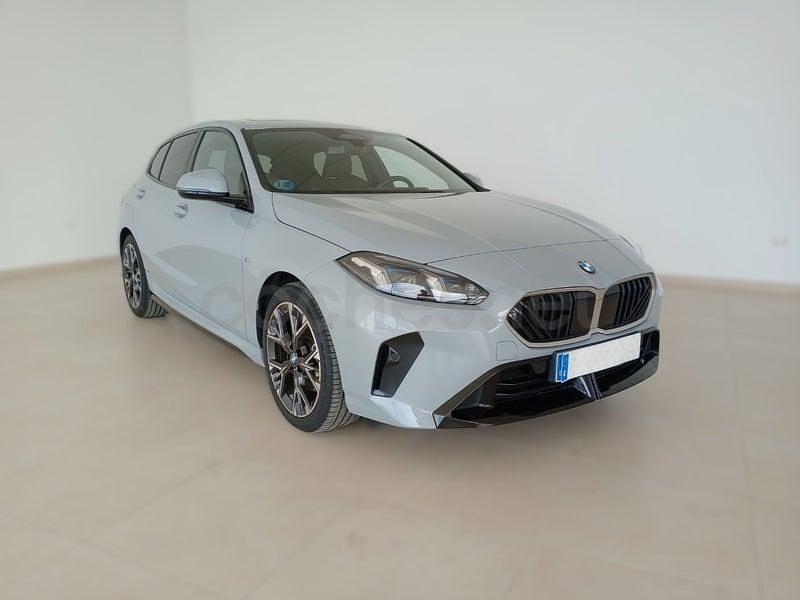 Usado BMW 120 Comfort Edition 163 CV (119 kW) 2025 Gris / plata Utilitario