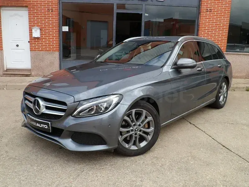 Usado Mercedes C220 170 CV (125 kW) 2017 Gris / plata Familiar